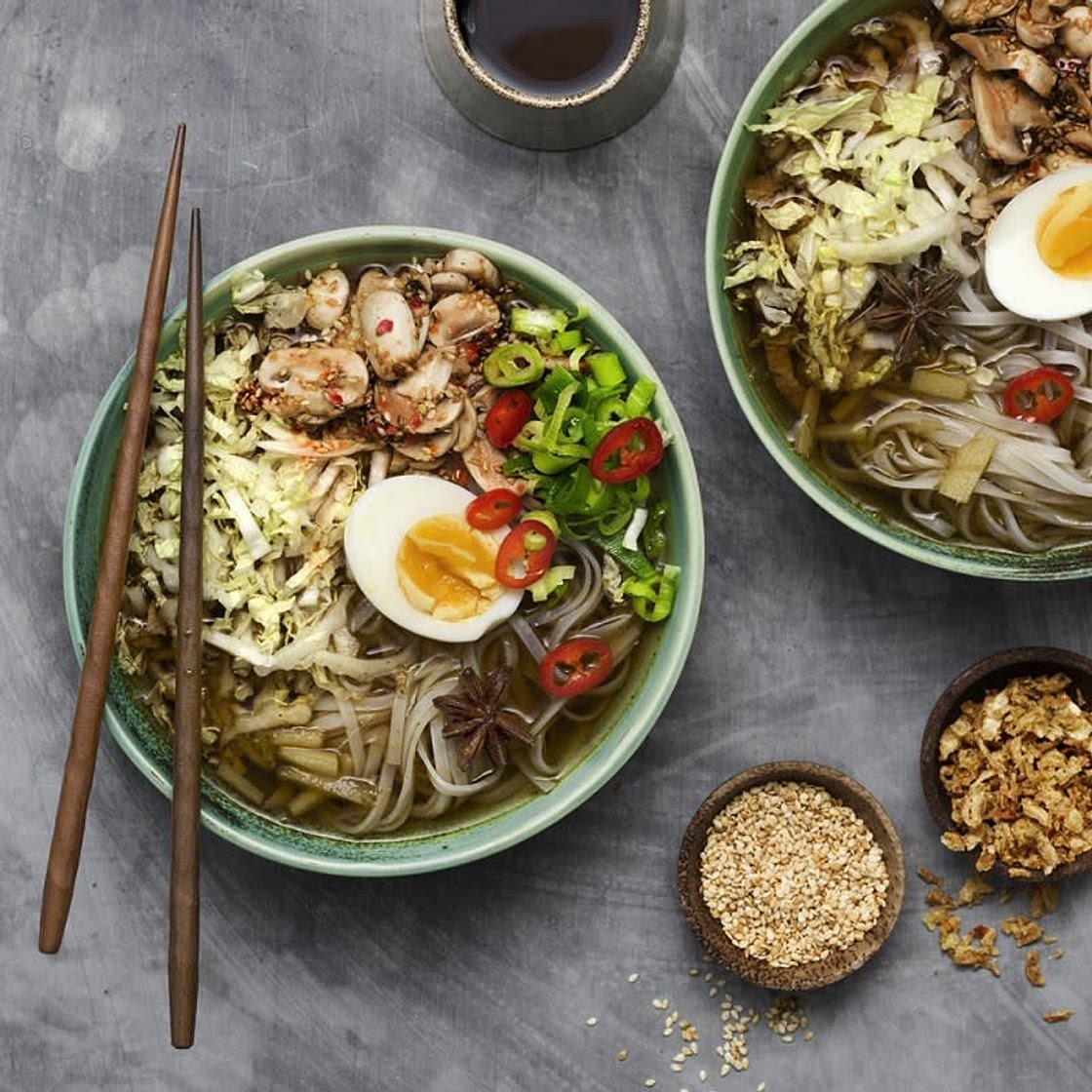Ramen med chilichampinjoner och ägg
