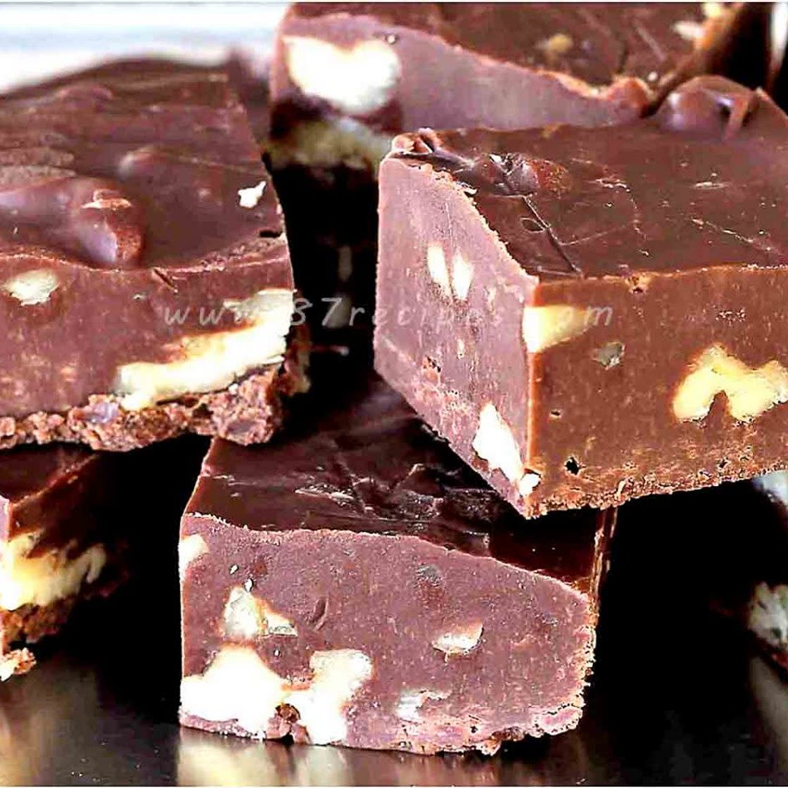BEST OLD-FASHIONED CHOCOLATE FUDGE