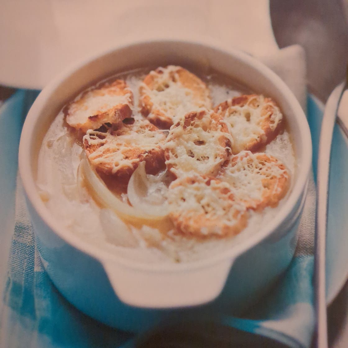 Vraie Soupe à l'oignon et ses croûtons gratinés