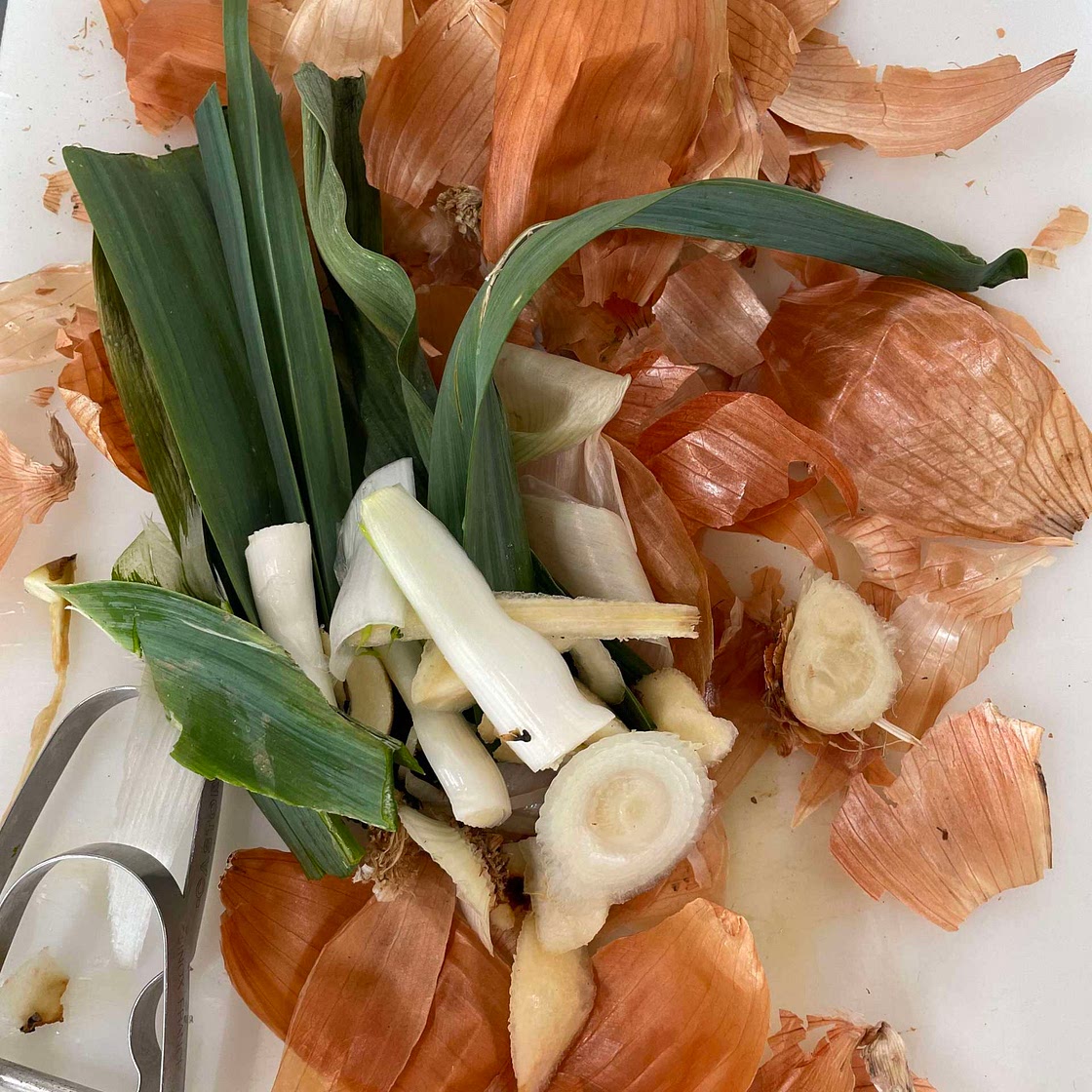 Onion skin sauce