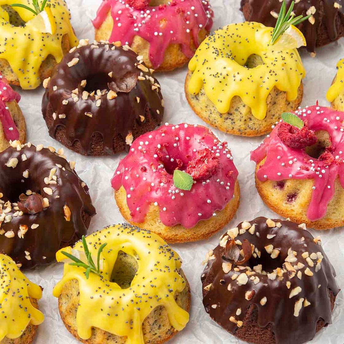 Easy Mini Bundt cakes in 25 flavor combinations (VIDEO)