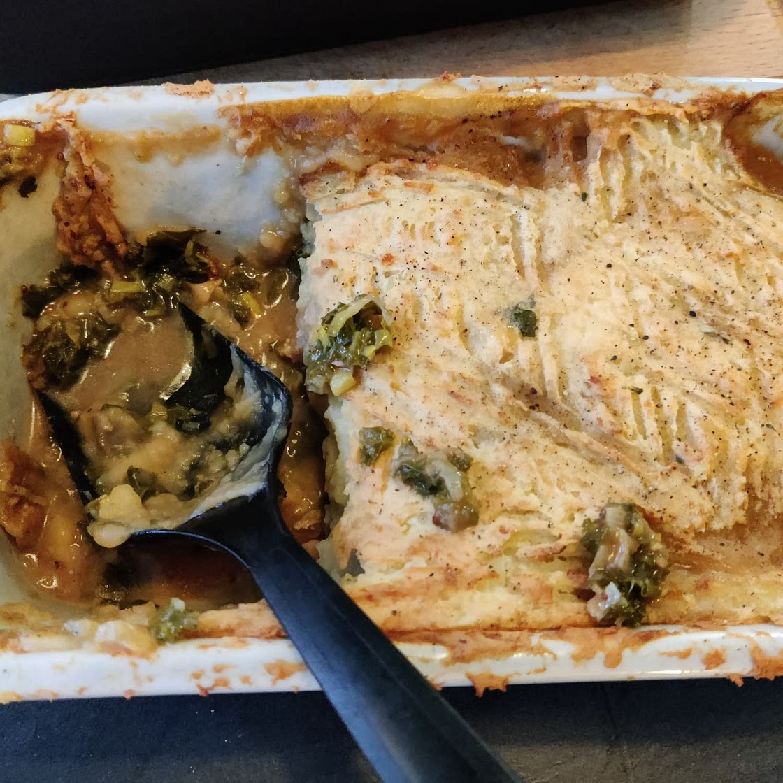 Sausage & leek mash pie