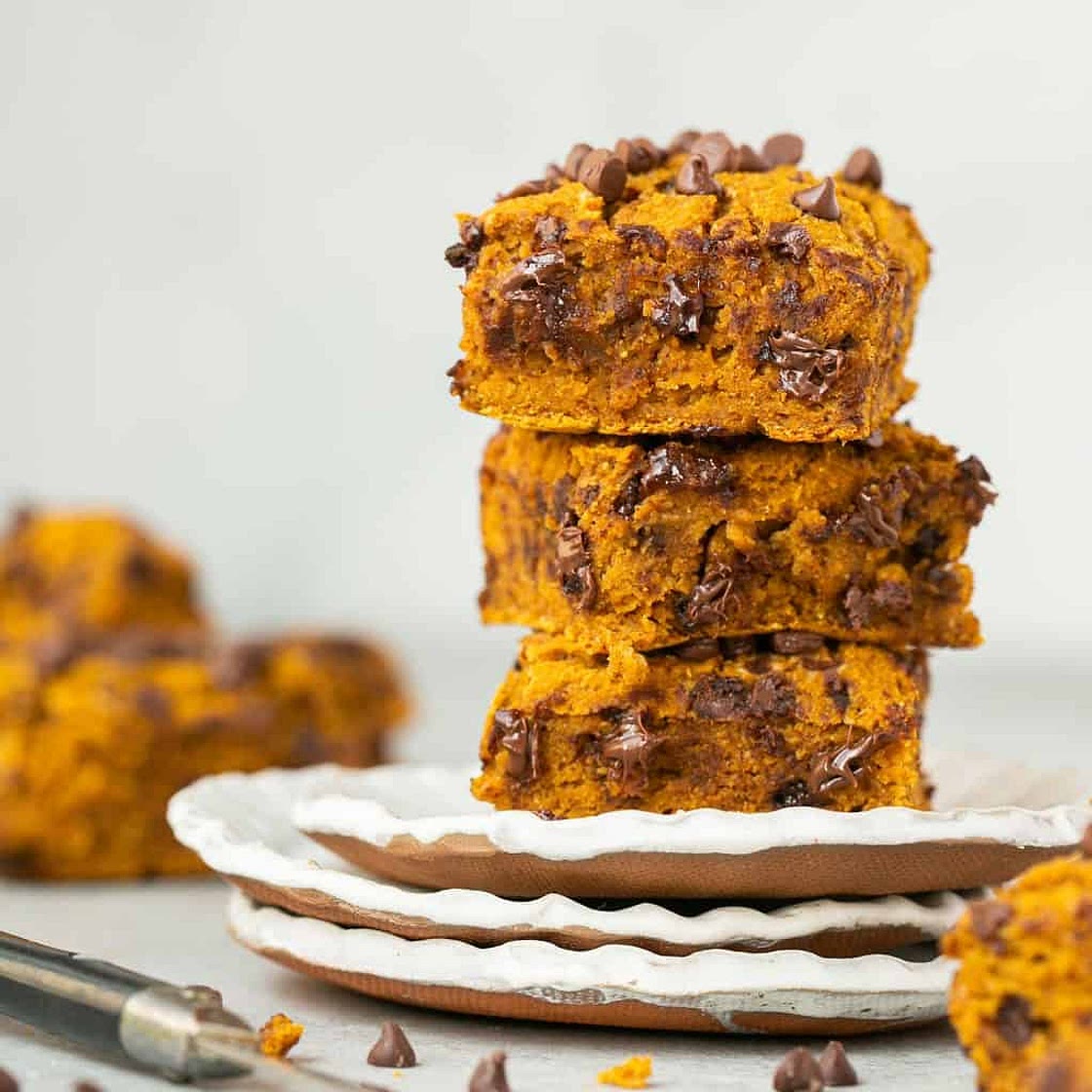 The Best Healthy Pumpkin Chocolate Chip Blodies (100 Calories)