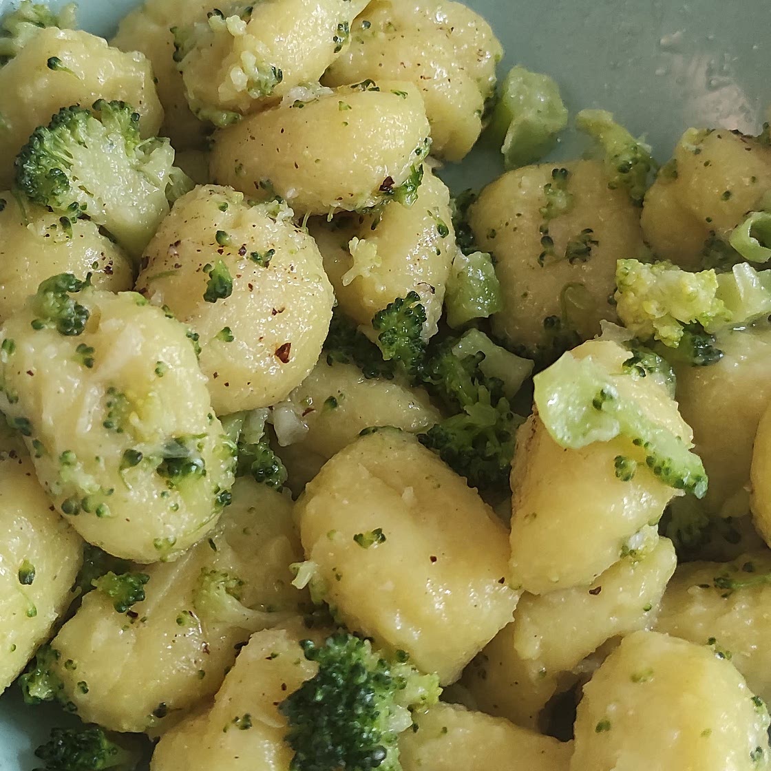 Garlicky Broccoli gnocchi 🥦