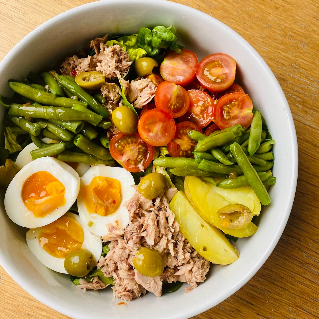 Salad Niçoise (French Salad Recipe with Tuna)