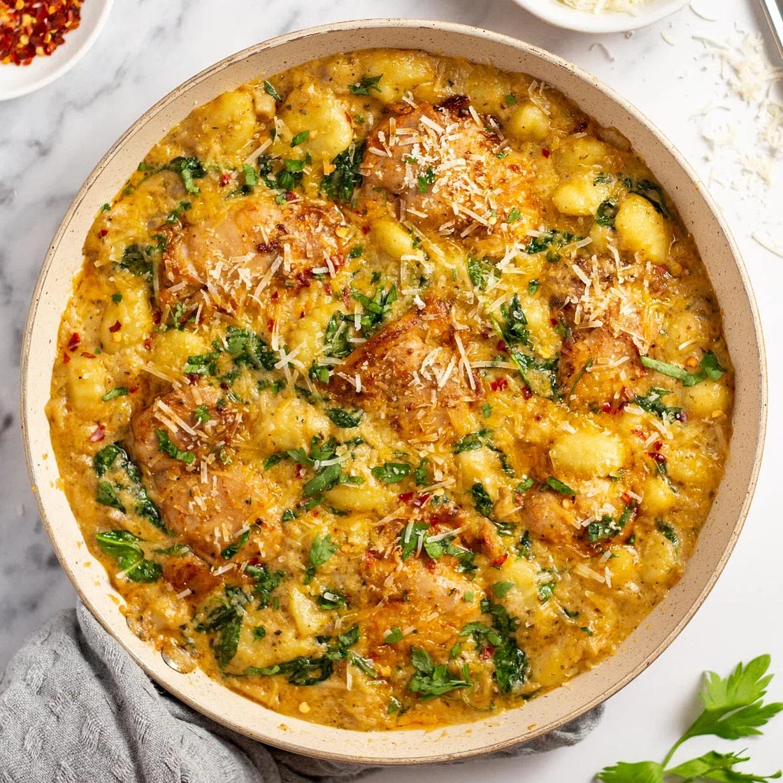 Garlic chicken gnocchi skillet