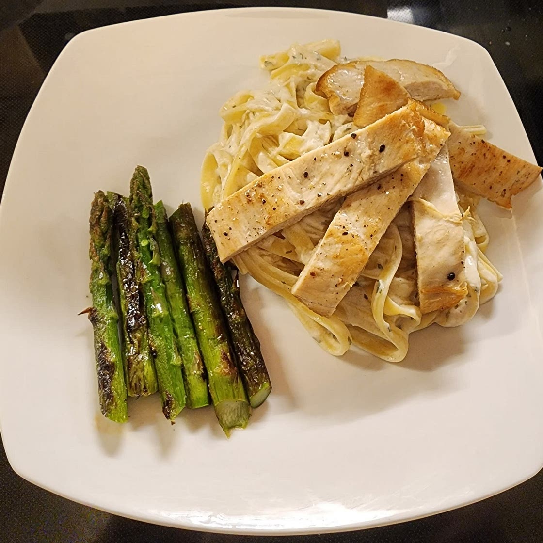 Creamy Lemon Grilled Chicken, Asparagus and Artichoke Pasta