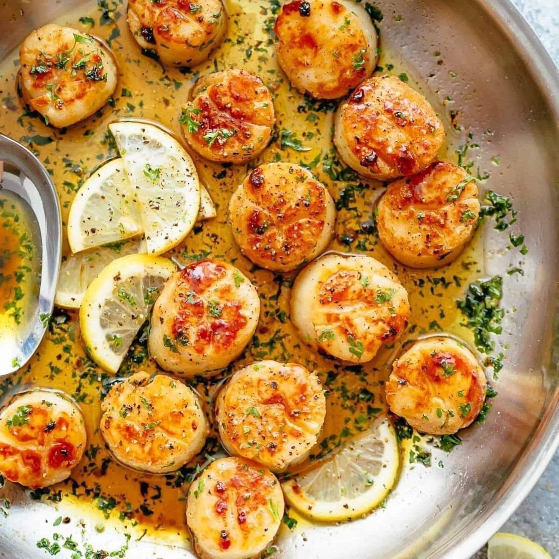 Seared Lemon Garlic Butter Scallops 🍋