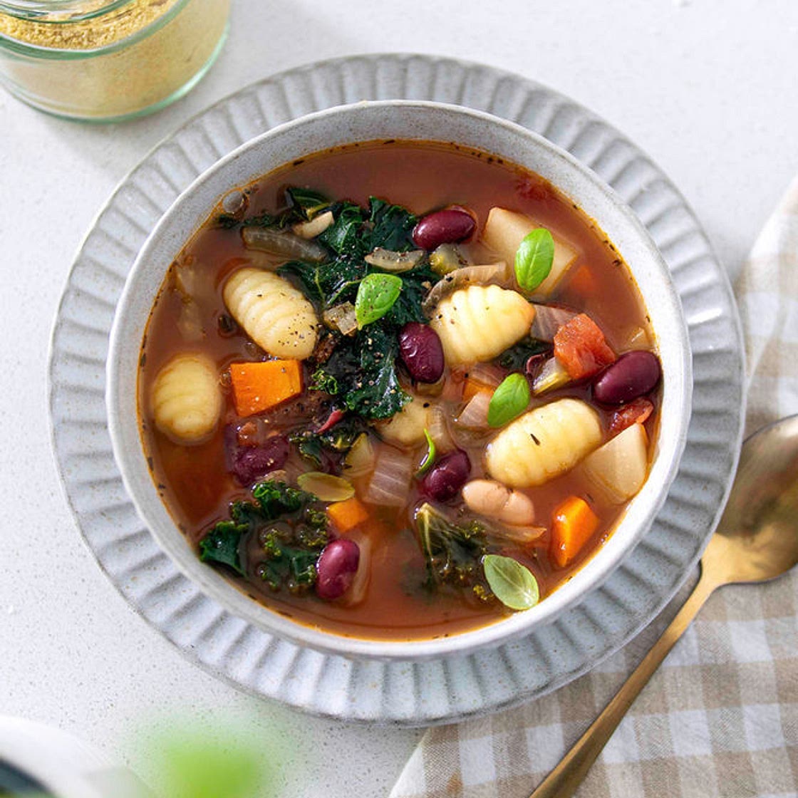 SIMPLE, HEALTHY MINESTRONE SOUP