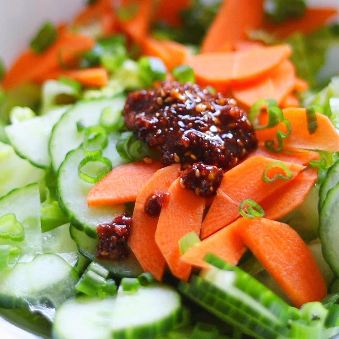 Korean Lettuce Salad (Sangchu-Geotjeori)