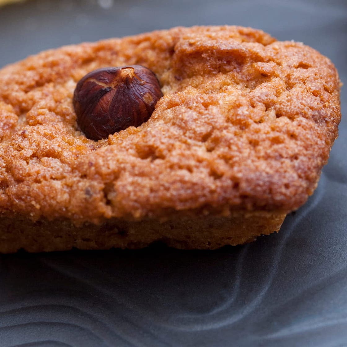 Devenez un pro du financier aux noisettes avec cette la recette de Cyril Lignac