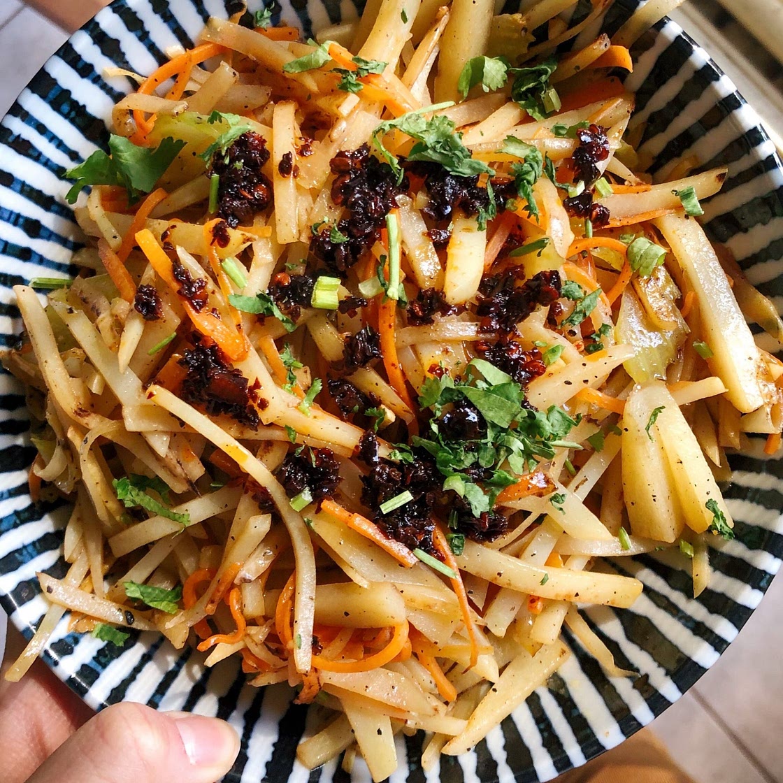 CHINESE SHREDDED POTATO STIR FRY 黑椒土豆丝