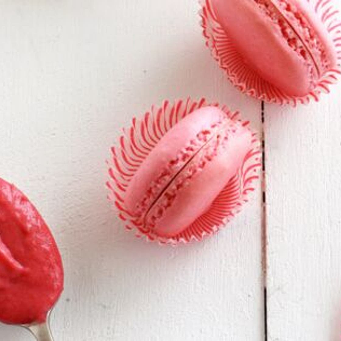 Macarons tomate, framboise et basilic de Cyril Lignac
