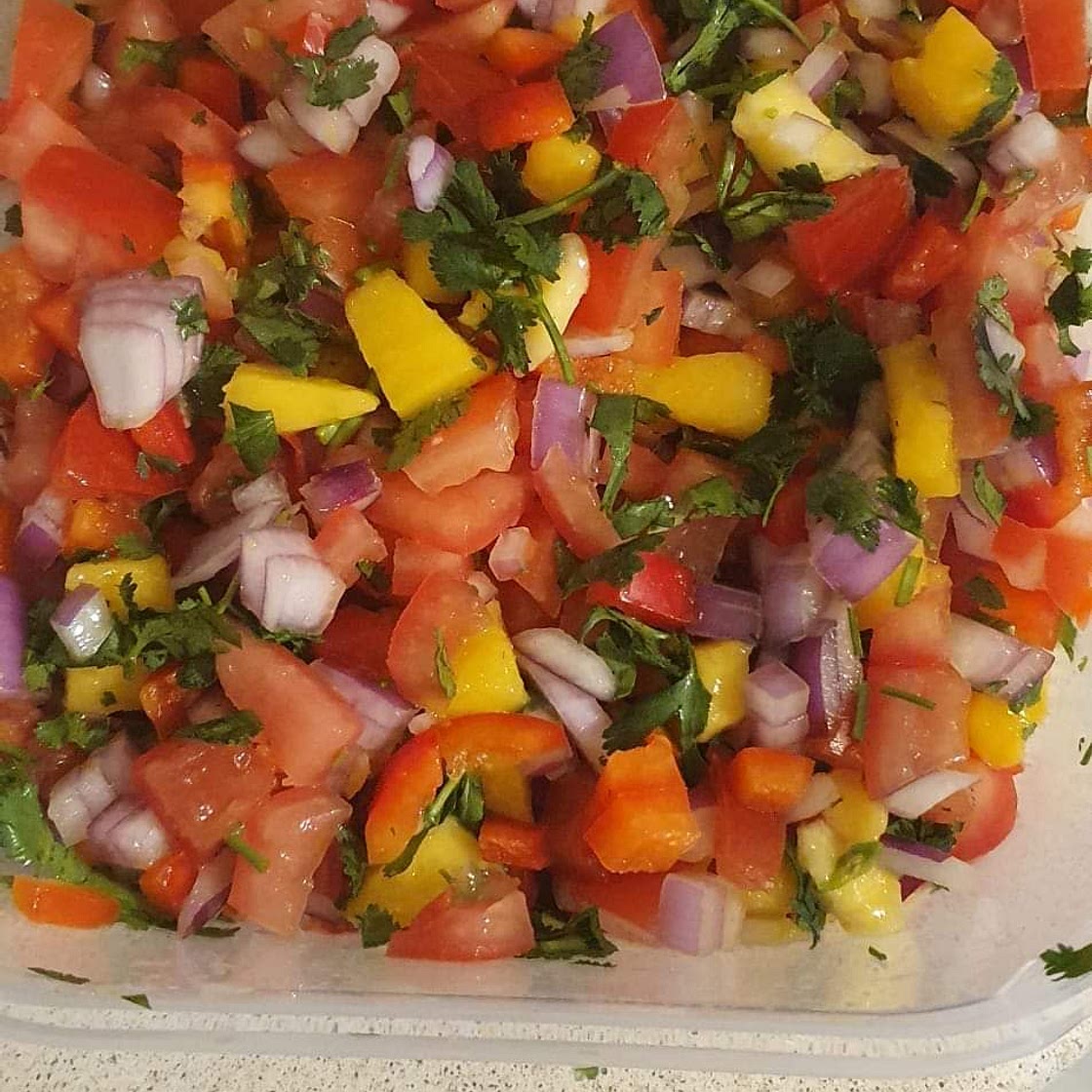 Fresh mango, pepper, coriander and onion salad