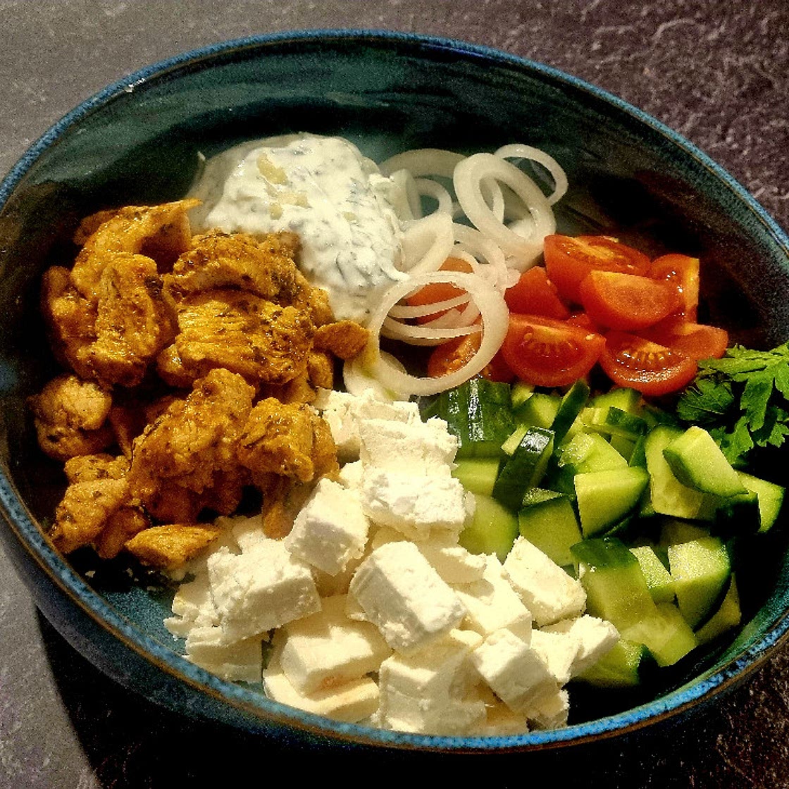 Griechische Hähnchen-Feta-Bowl