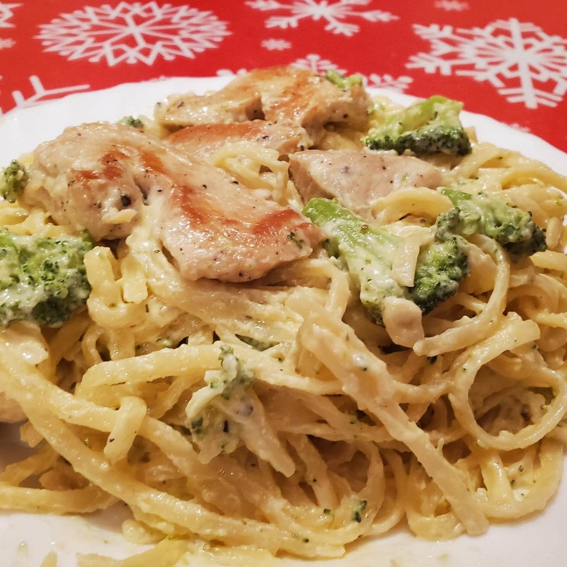 Classic Broccoli Chicken Alfredo Applebee's copycat