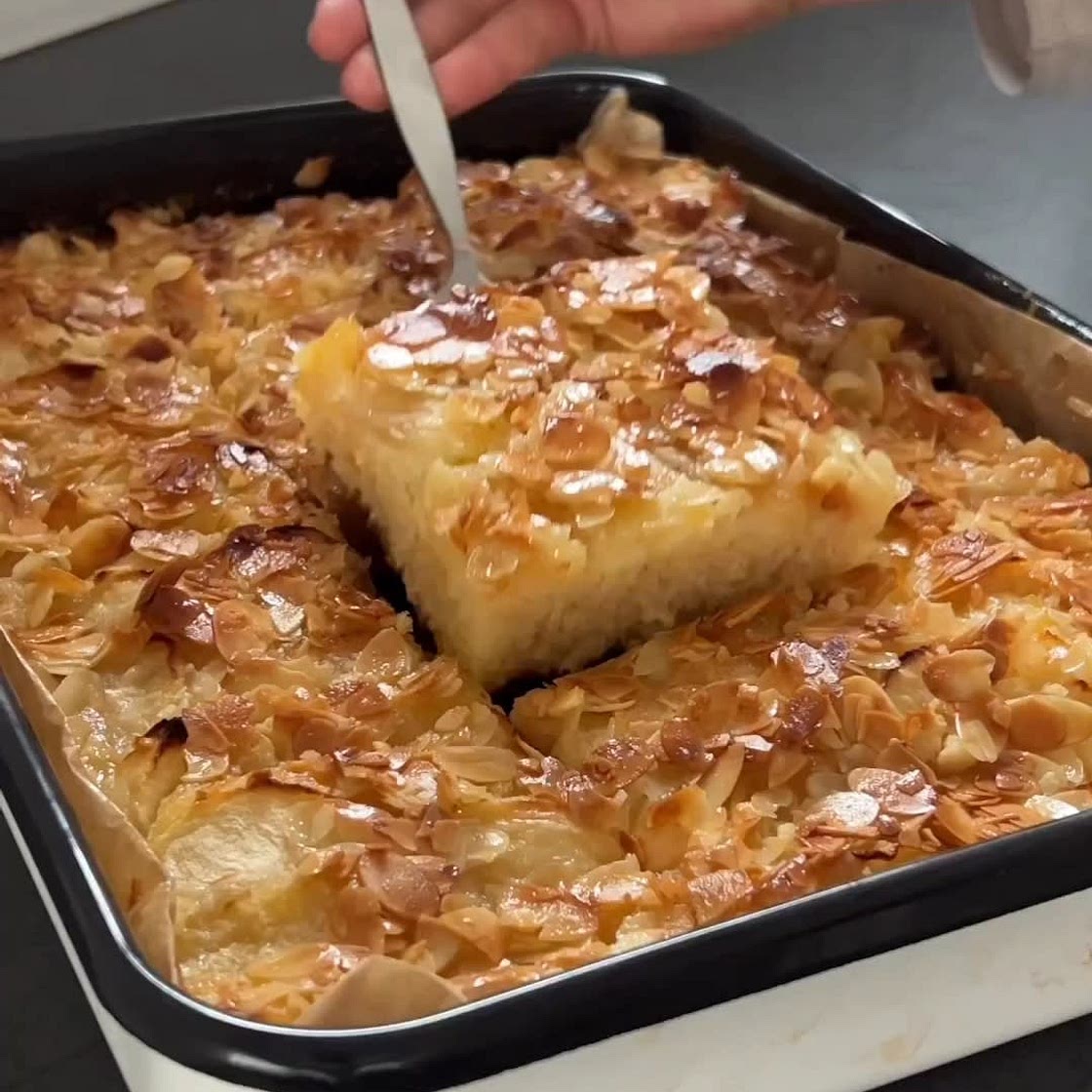 Apple Filet Almond Cake