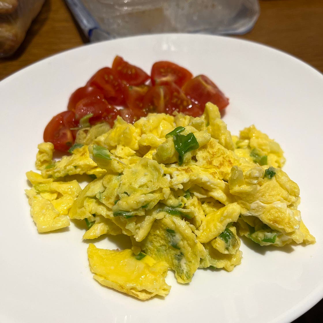 Scrambled eggs with tomatoes 