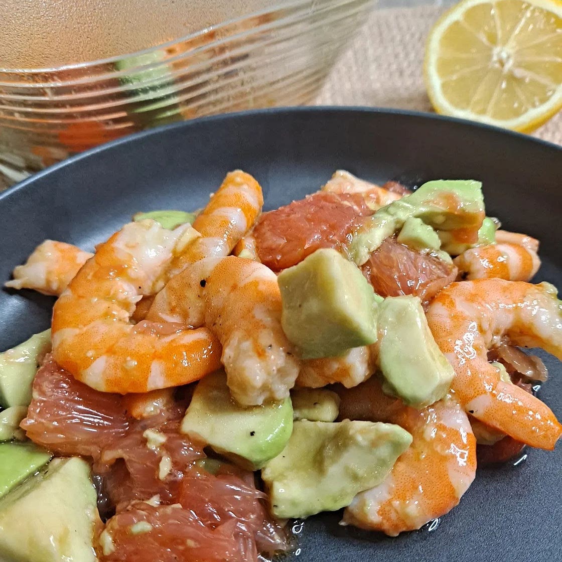 Salade de crevettes, avocat et pamplemousse