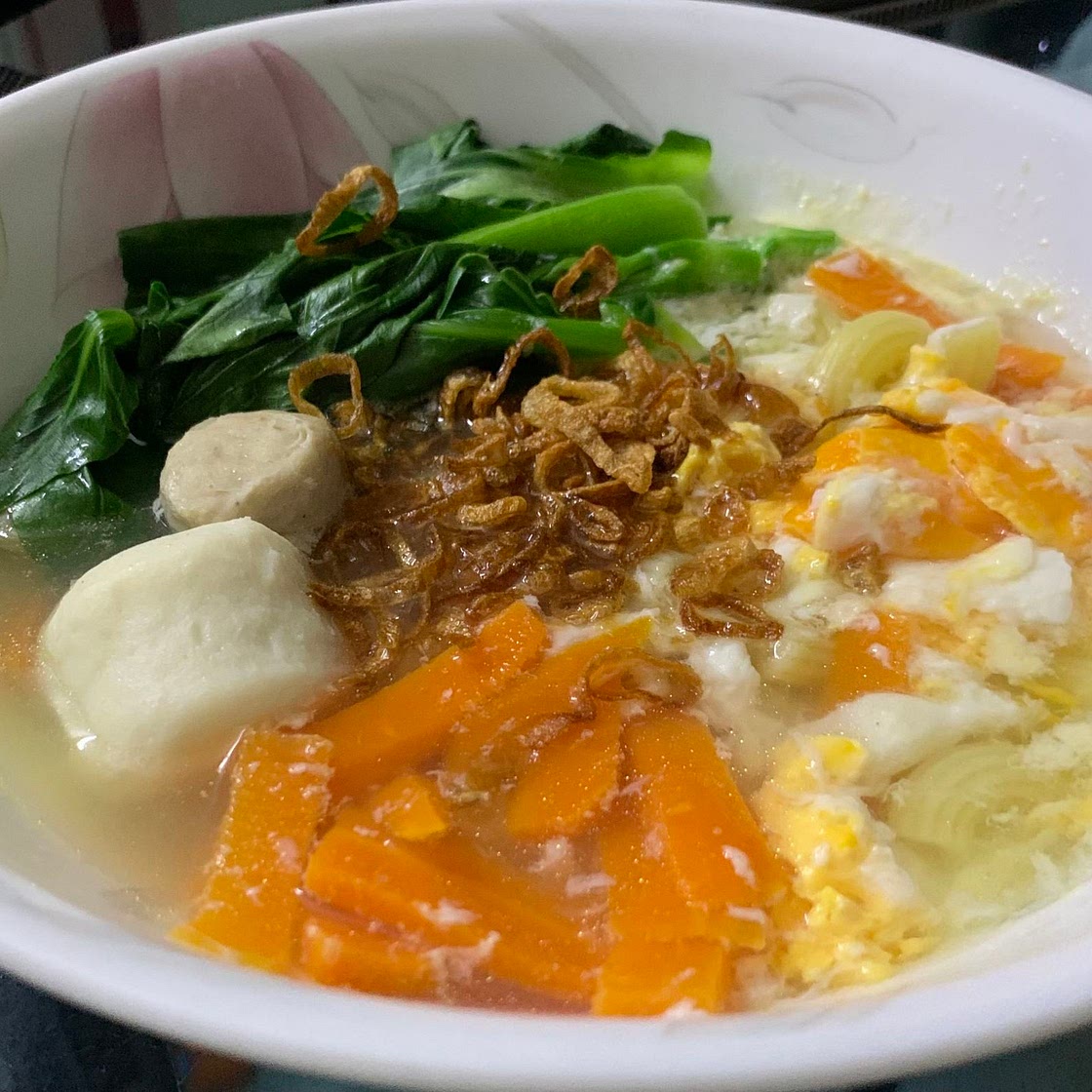 Clear Carrot Chicken Soup (Pasta)