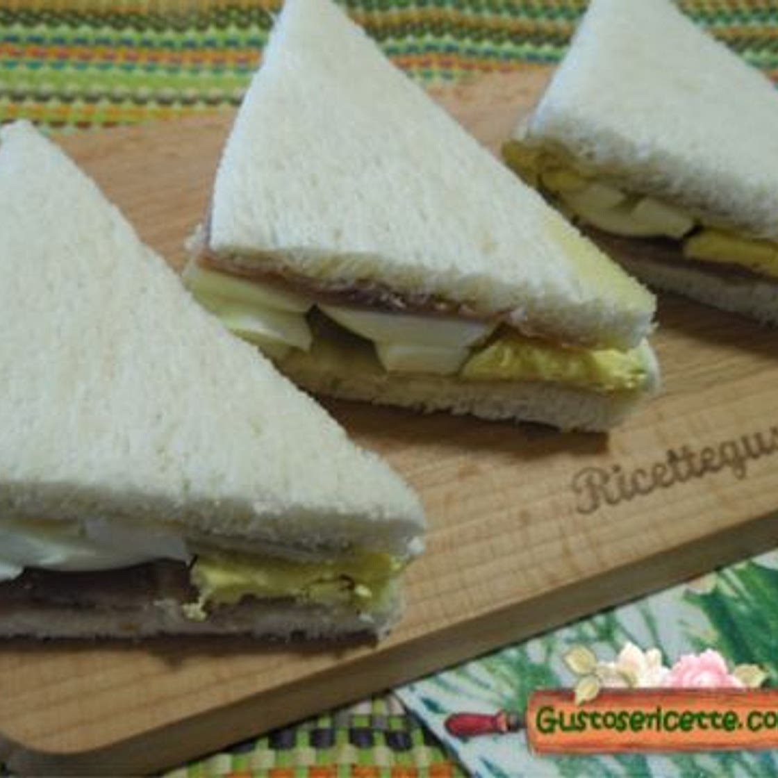 Tramezzini uova sode tonno affumicato - Gustose ricette di cucina