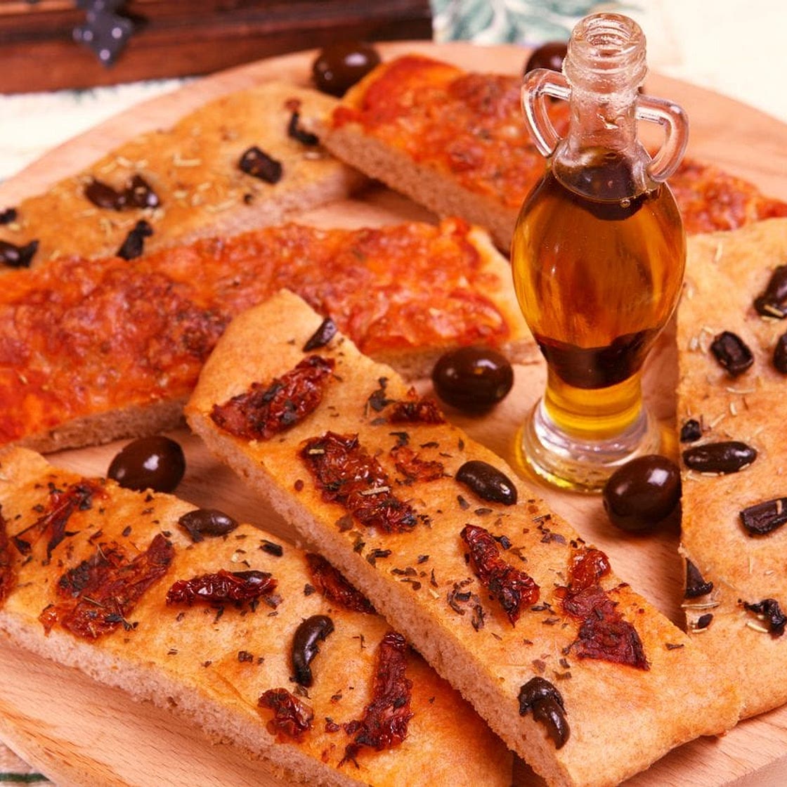Focacce ai pomodori secchi: la ricetta per un antipasto rustico