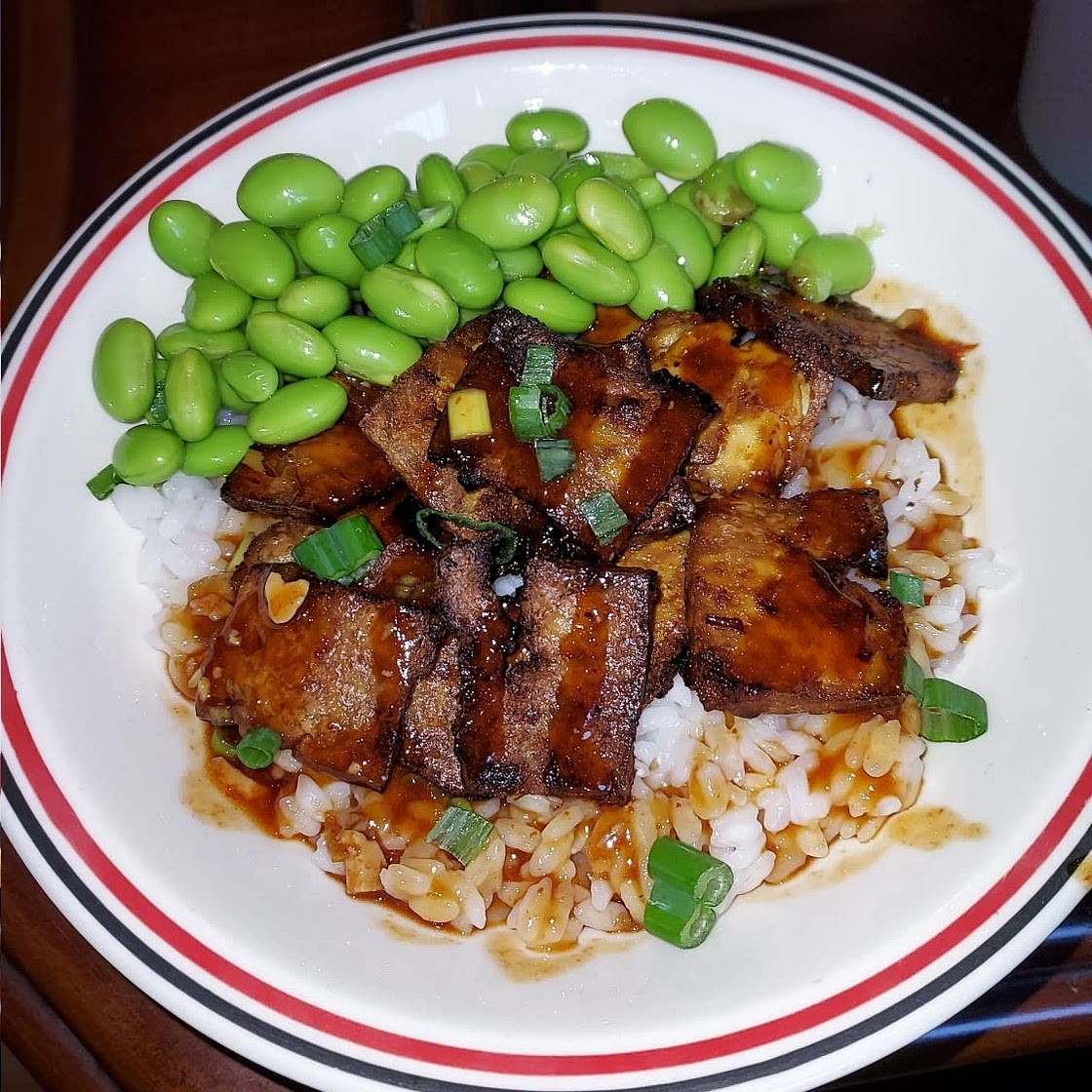 Spicy Sriracha Tofu Rice Bowls