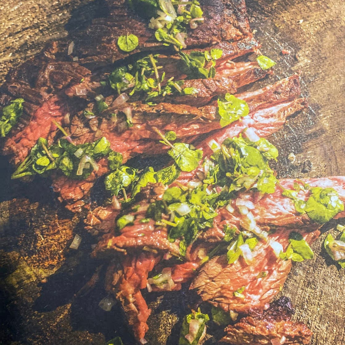 Bavette Cuite Dans la Braise Et Chimichurri de Cresson Sauvage