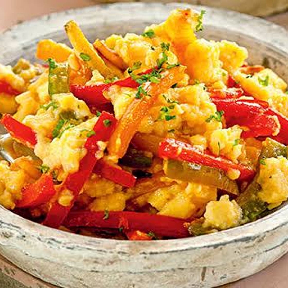 Huevo revuelto con pimientos