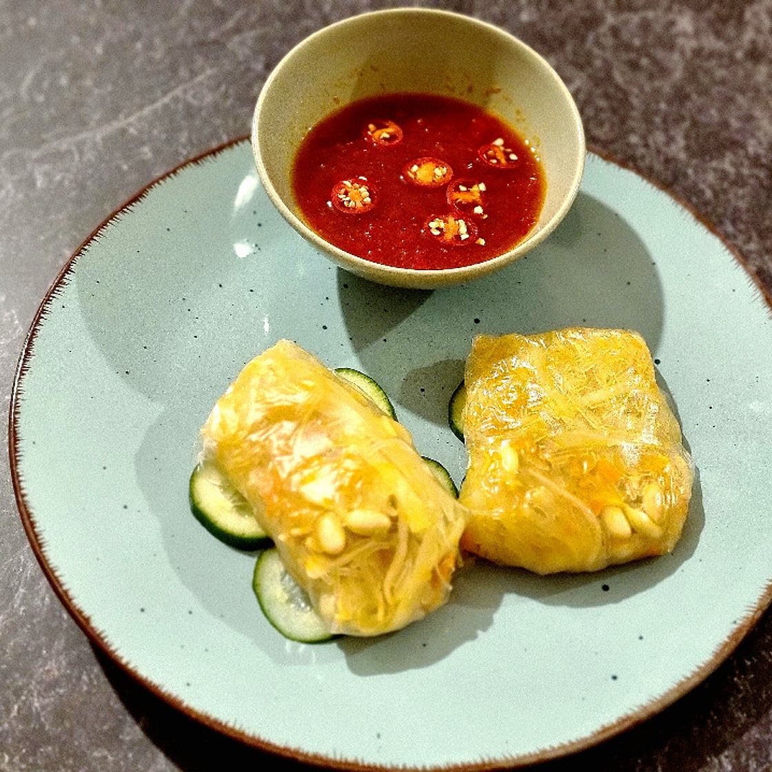 Thailändische Sommerrollen mit Dip
