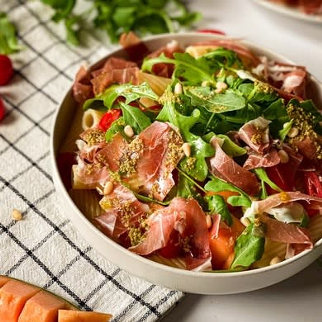 Salade de pennes au jambon de Parme