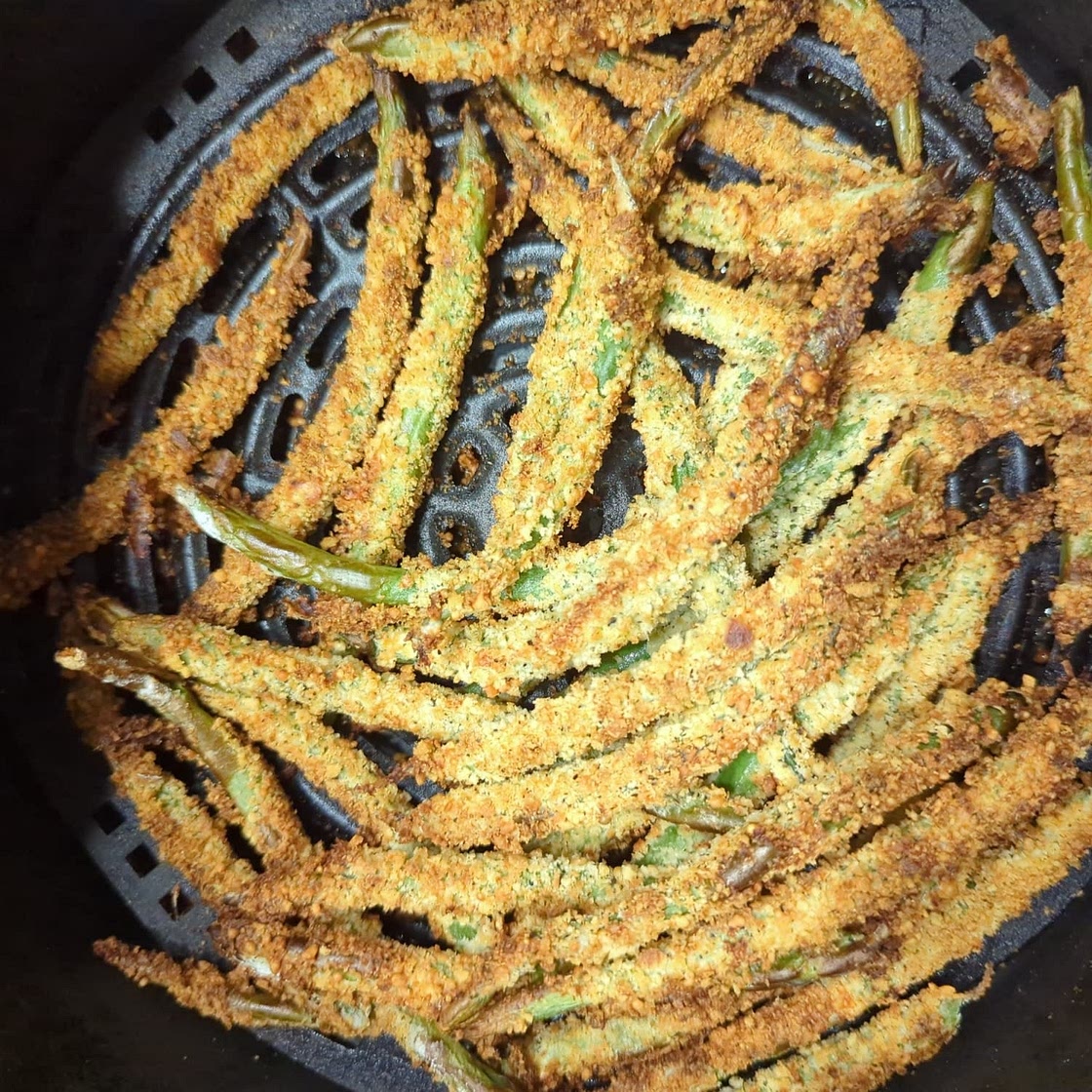 Air Fryer Garlic and Parm Green Bean Fries
