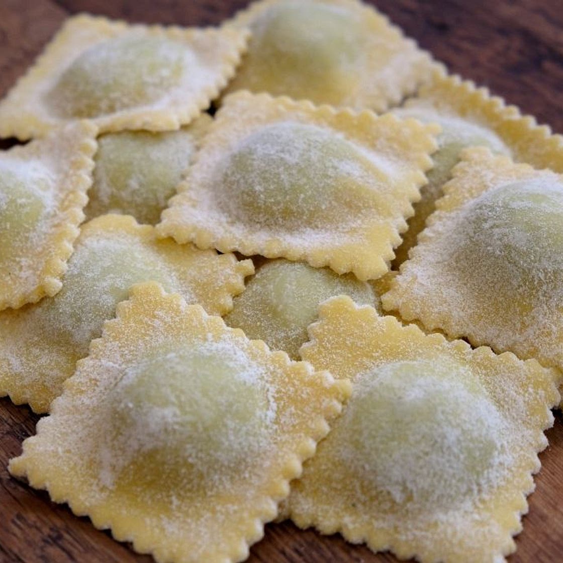 Préparer des raviolis : pâtes aux œufs, farce ricotta et épinards et ses variantes - La Cuisine Italienne