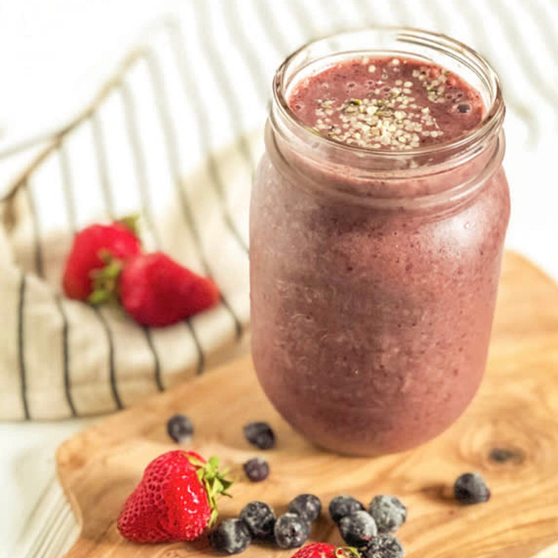 Smoothie aux fraises et aux amélanches