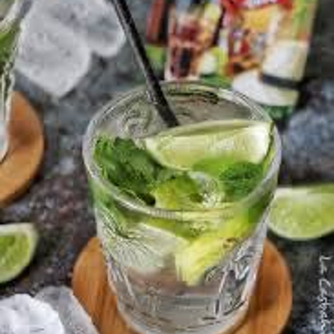 Mojito sans alcool à la menthe sauvage