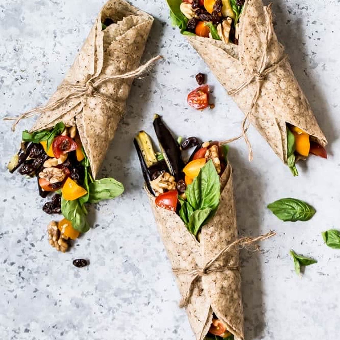Wraps met gegrilde aubergine en hummus 