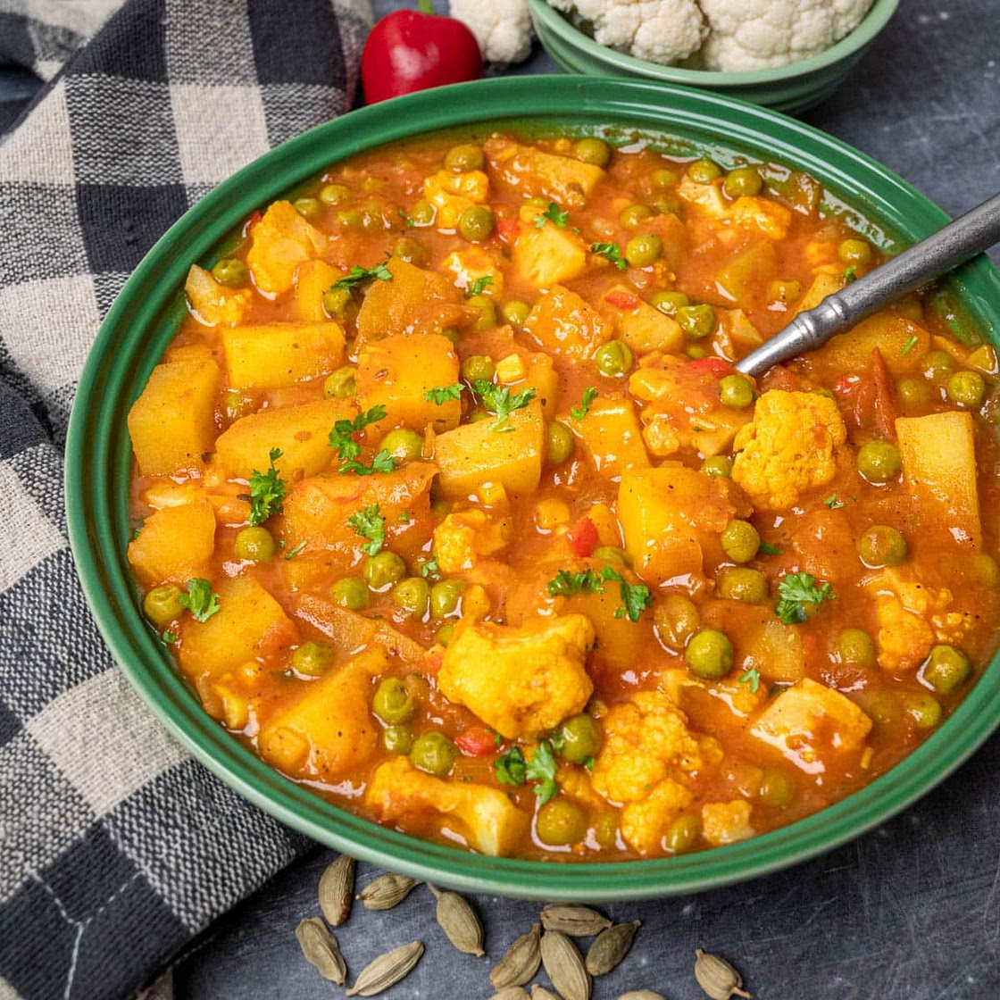 Cauliflower and Peas Curry