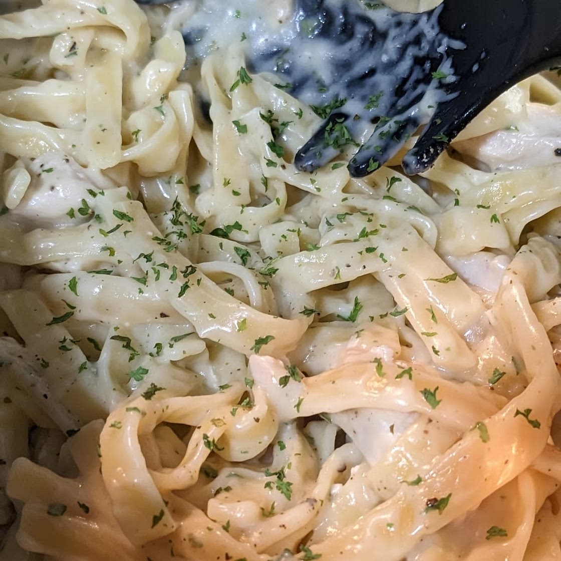 This Instant Pot Chicken Alfredo Tastes Just Like the Creamy Classic