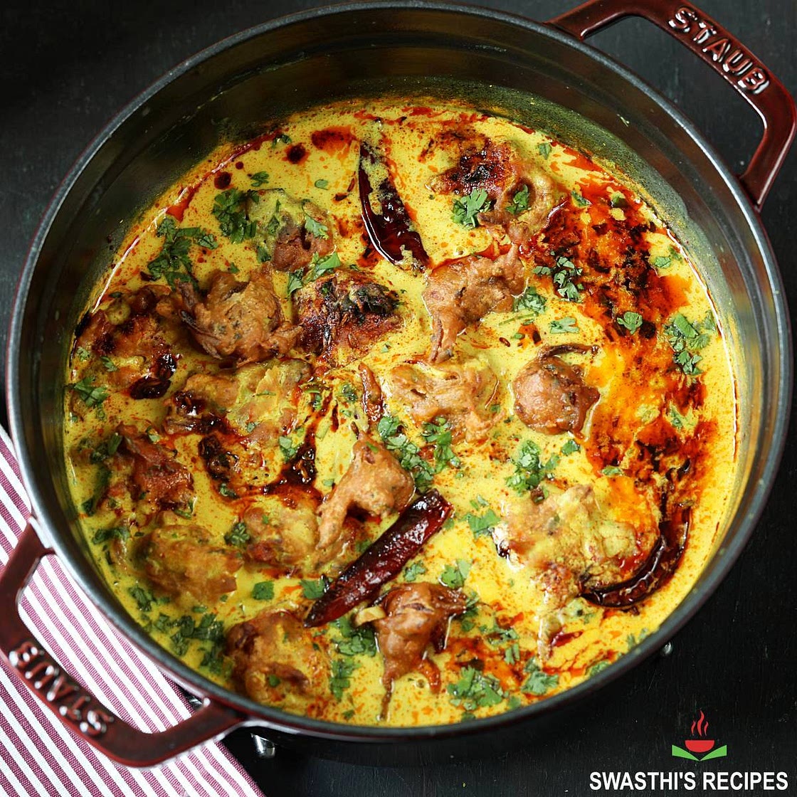 Kadhi Pakora (Yogurt curry with vegetable fritters)