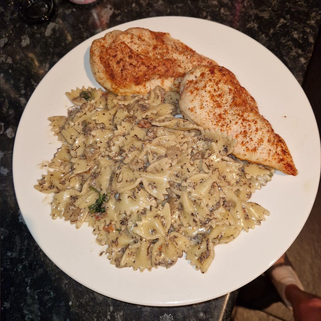 Garlic Parmesan Pasta with Spinach and Mushrooms
