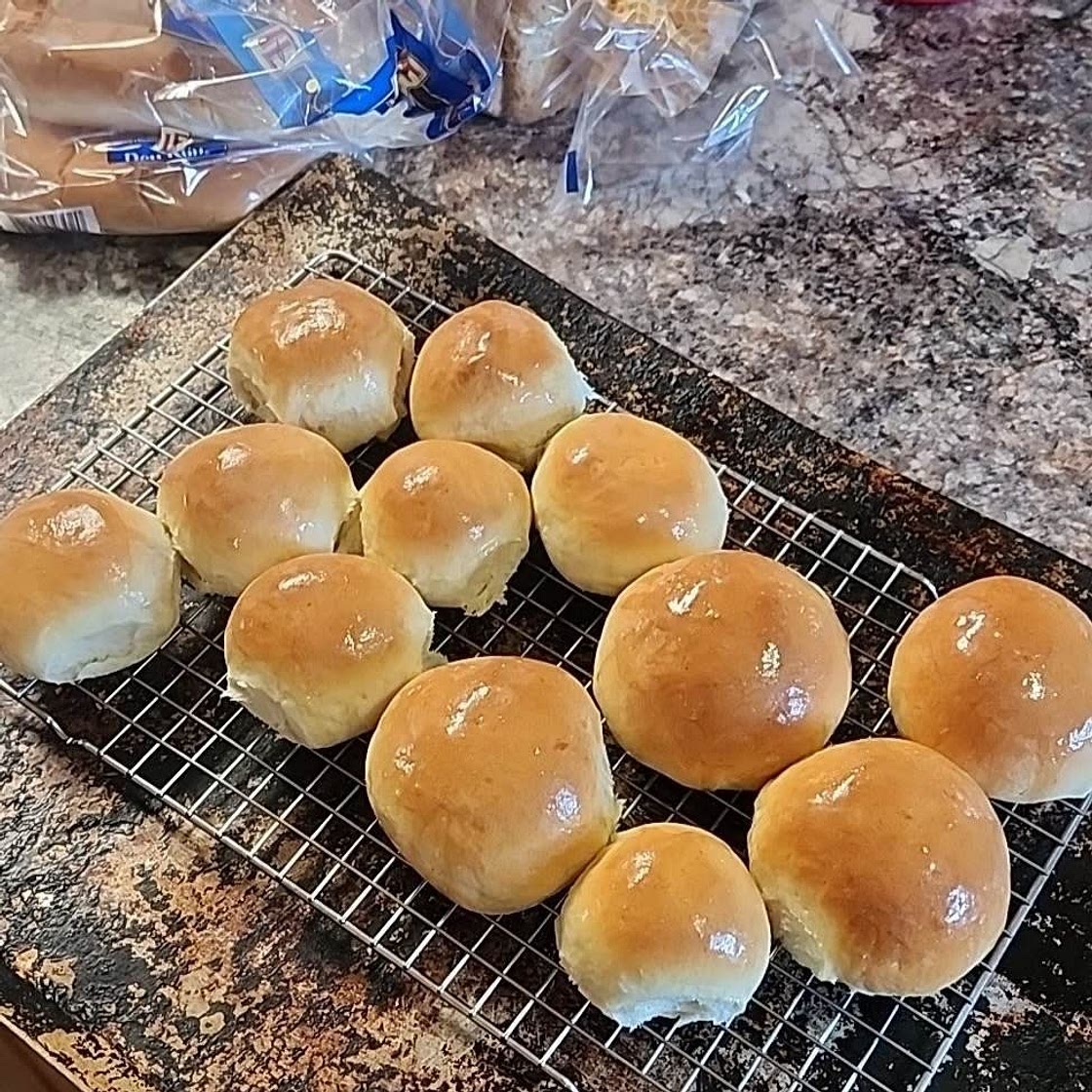 1-Hour Soft and Buttery Dinner Rolls
