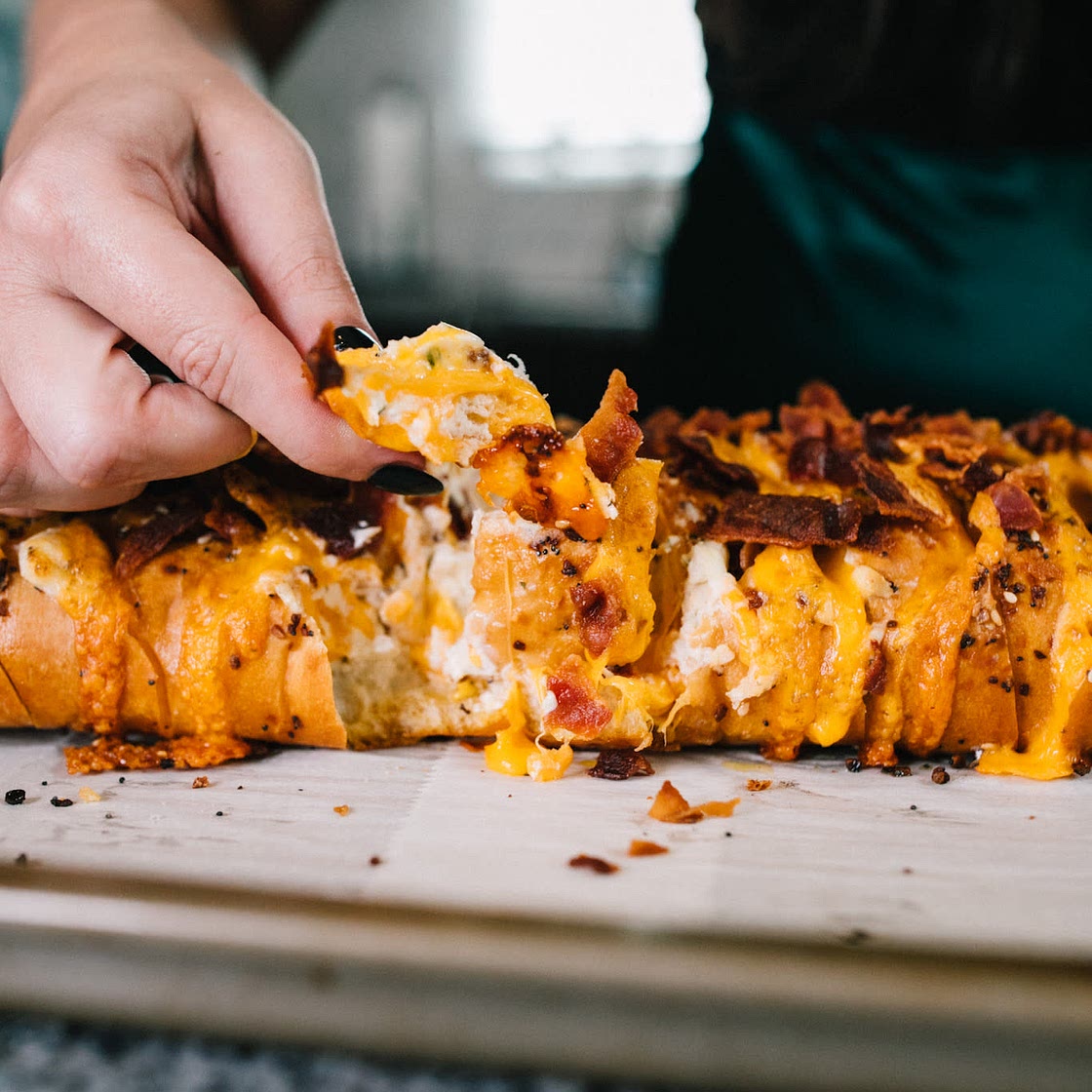 CHEESY CHEDDAR & BACON PULL APART BREAD RECIPE