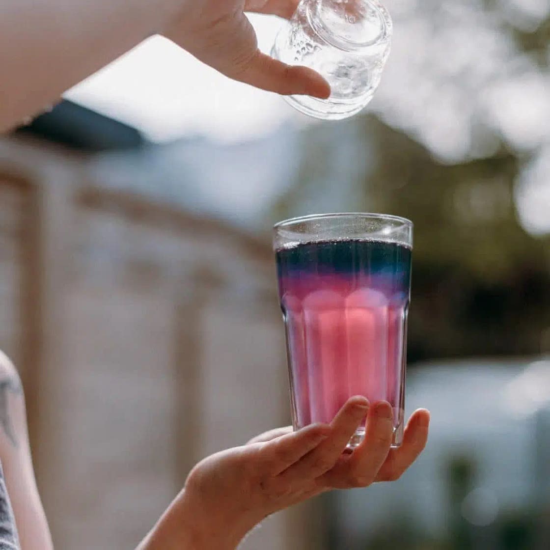 Limonade arc-en-ciel au pois bleu