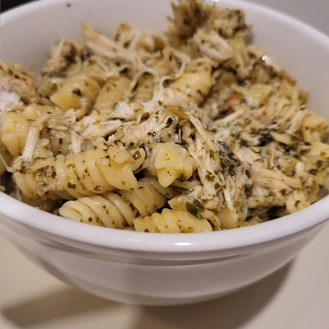Slow Cooker Pesto Mozzarella Pasta