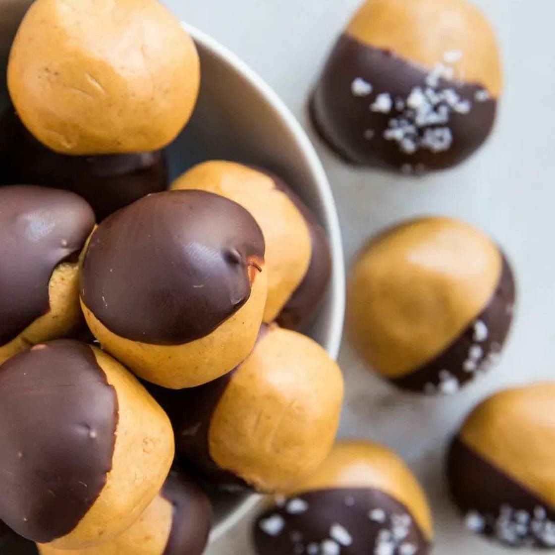 LOW-CARB PEANUT BUTTER PROTEIN BALLS