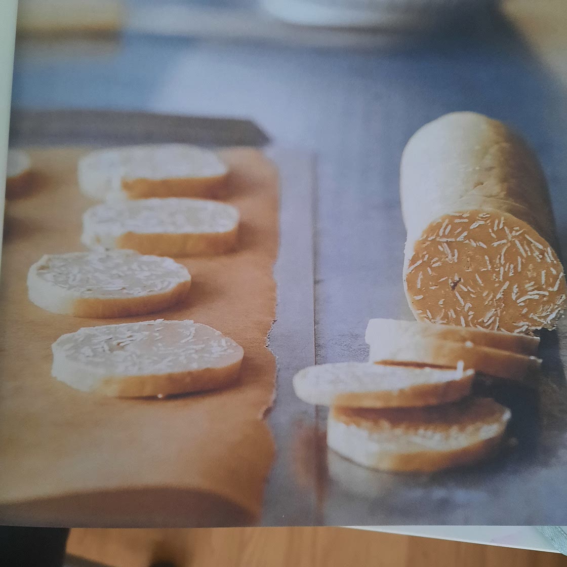 Oat and vanilla shortbread cookies