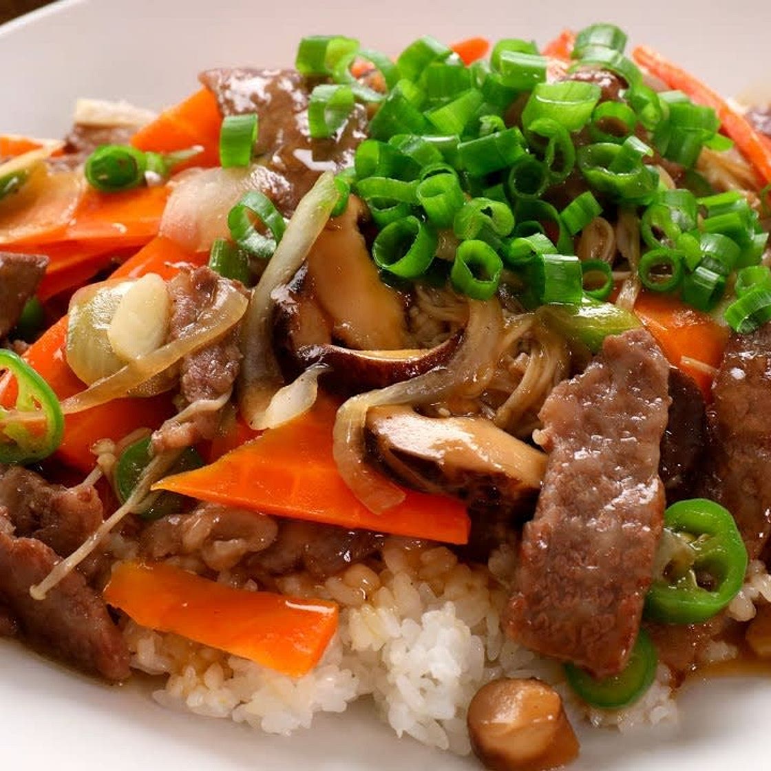 Low FODMAP Beef & Mushrooms Stir-Fried over Rice
