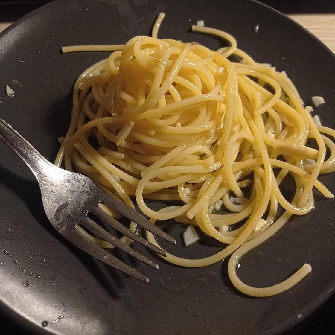 Spaghetti Aglio e Olio (Pasta in Garlic and Oil Sauce) Recipe