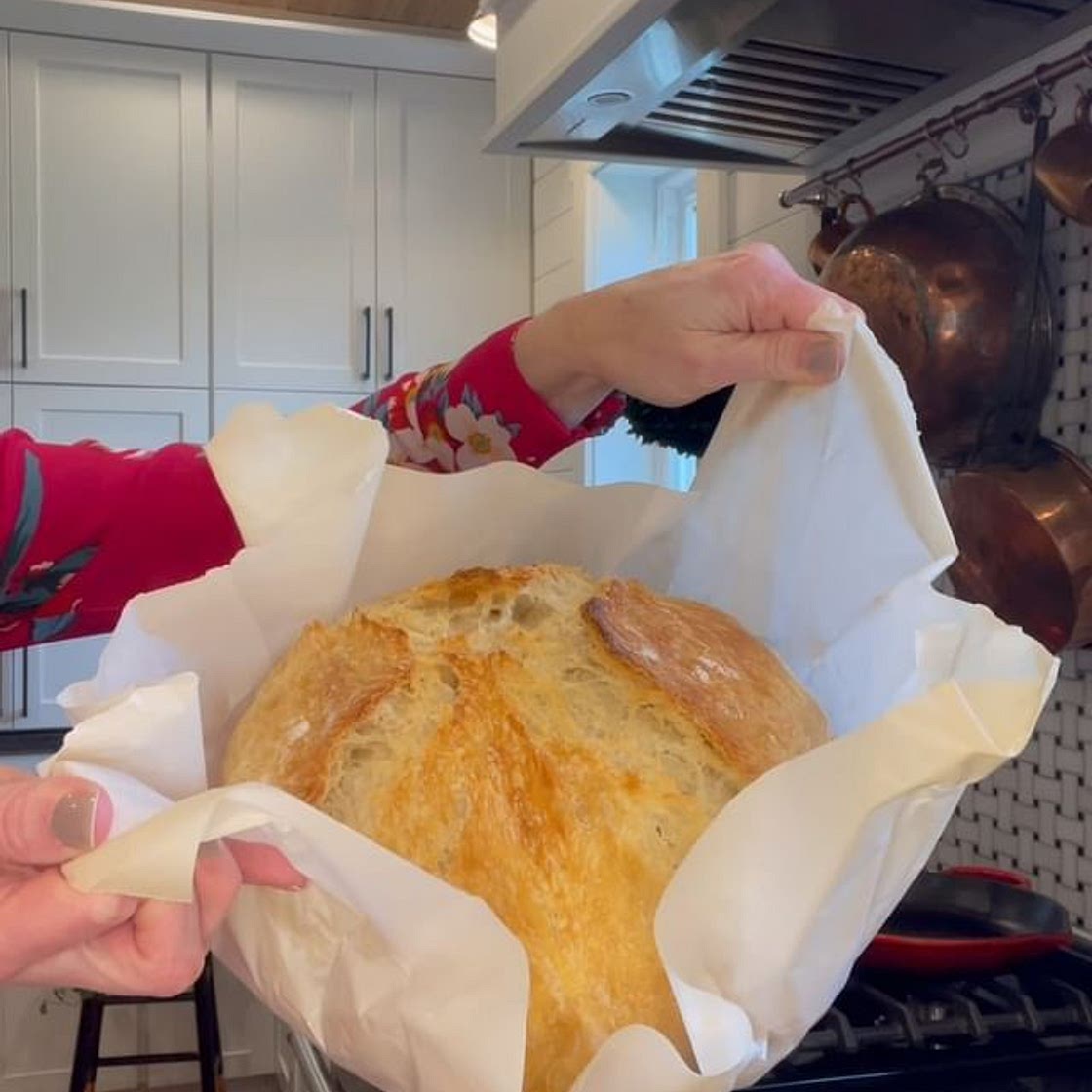 🍞Foolproof bread: The night before mix 4 cups of all purpose flour, 2 cups of water, 3 tablespoons of olive oil, 2 teaspoons of salt and 1 packet of quick rising yeast in a large bowl. Cover with lid or plastic wrap overnight. 🍞2 hours prior to baking tu