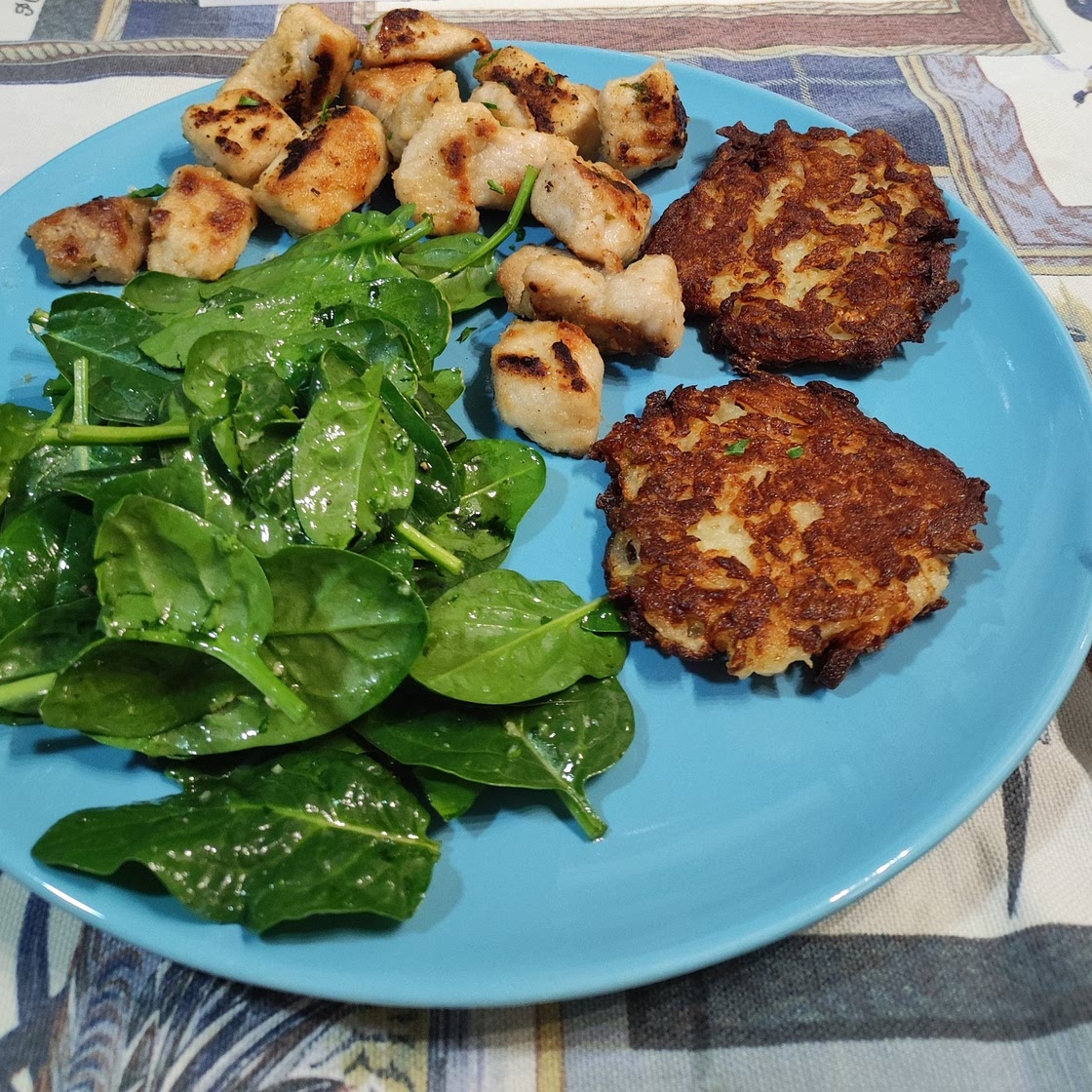 Bocconcini di lonza di maiale e rösti di patate con limone e spinacini baby